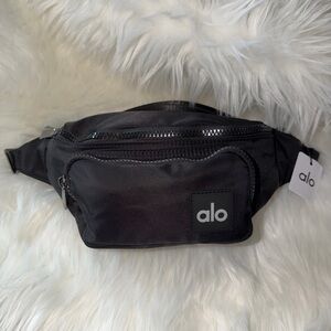 ALO Yoga Sleek Black Belt Bag